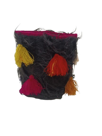 Cajita de lana negra mediana con pompones - Image 2